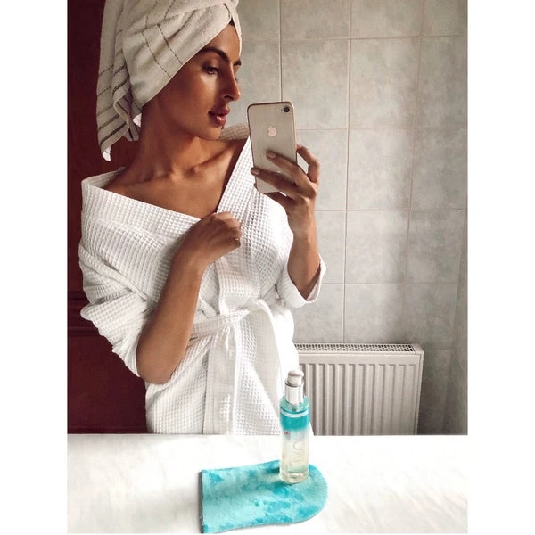 St. Tropez Self Tan Purity Gel 200ml 4 St. Tropez Self Tan Purity Gel 200ml - Image 4