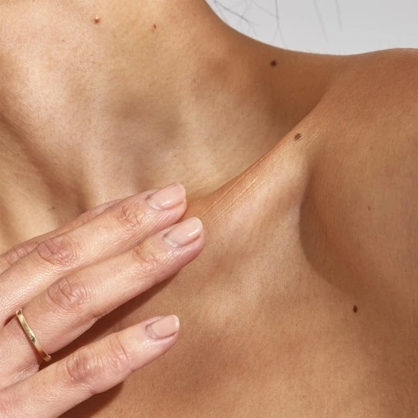 Pai Skincare The Impossible Glow Hyaluronic Acid And Sea Kelp - Rose Gold 10ml 7 Pai Skincare The Impossible Glow Hyaluronic Acid And Sea Kelp - Rose Gold 10ml - Image 7