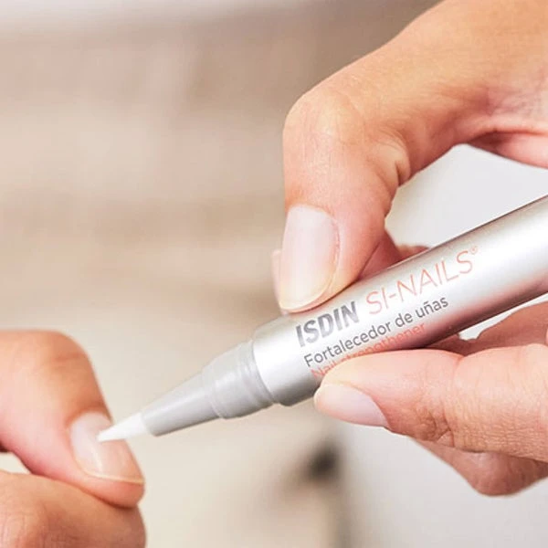 ISDIN Si-Nails Fast Absorbing And Hydrating Nail Serum Strengthener 0.08 Oz 4 ISDIN Si-Nails Fast Absorbing And Hydrating Nail Serum Strengthener 0.08 Oz - Image 4